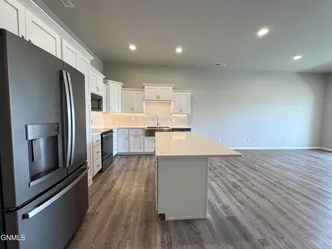 109 Kenner Loop, Bismarck, ND 58504 photo 22