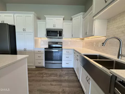 109 Kenner Loop, Bismarck, ND 58504 photo 26