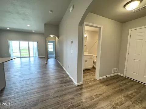 109 Kenner Loop, Bismarck, ND 58504 photo 18