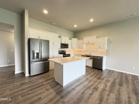 109 Kenner Loop, Bismarck, ND 58504 photo 21