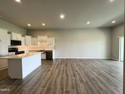 109 Kenner Loop, Bismarck, ND 58504 photo 32
