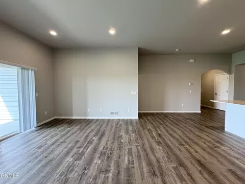 109 Kenner Loop, Bismarck, ND 58504 photo 5