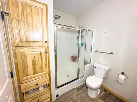Bath - 3605 Long Branch Ave, Williston, ND 58801 photo 2 of 5