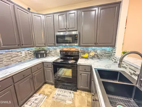 Kitchen - 3605 Long Branch Ave, Williston, ND 58801 photo 1 of 4