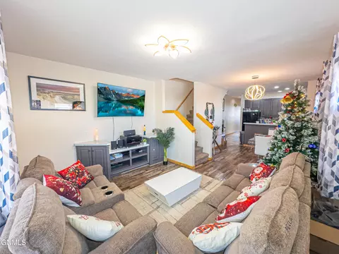 Living - 3605 Long Branch Ave, Williston, ND 58801 photo 3 of 5