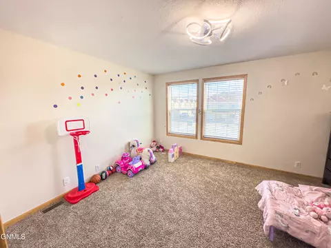 Bedroom - 3605 Long Branch Ave, Williston, ND 58801 photo 4 of 7