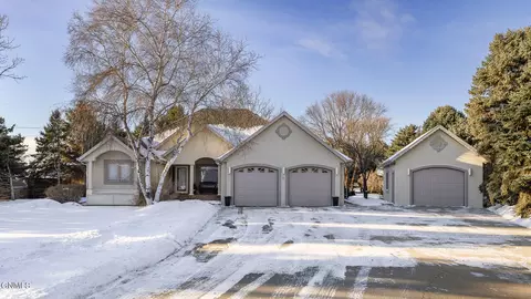 57 Captain Marsh Dr, Mandan, ND 58554