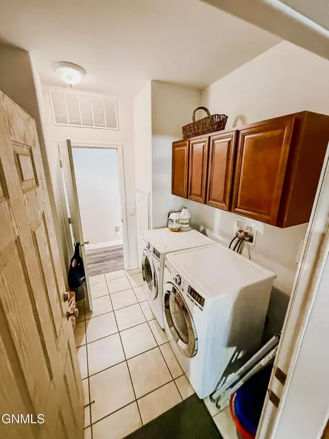 4914 Ridge Dr, Williston, ND 58801 photo 21