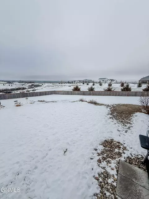 4914 Ridge Dr, Williston, ND 58801 photo 24