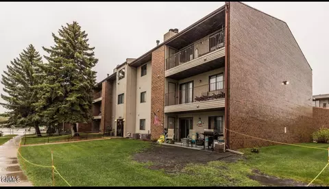 2910 Ontario Ln, Bismarck, ND 58503