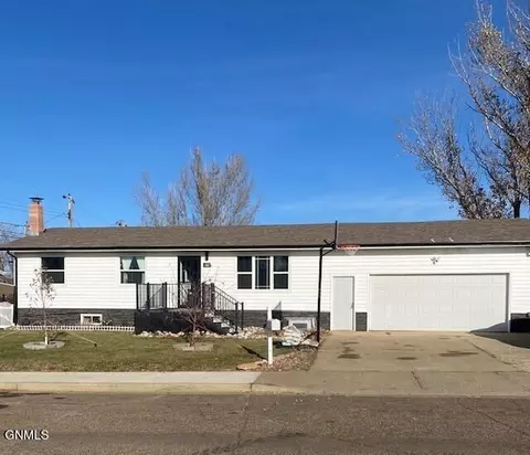1163 Lincoln St, Dickinson, ND 58601