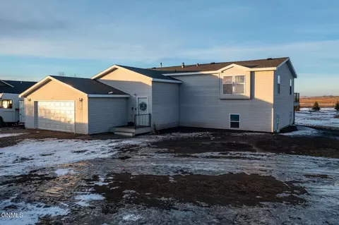Exterior - 3139 Ken St N, Mandan, ND 58554 photo 1 of 2