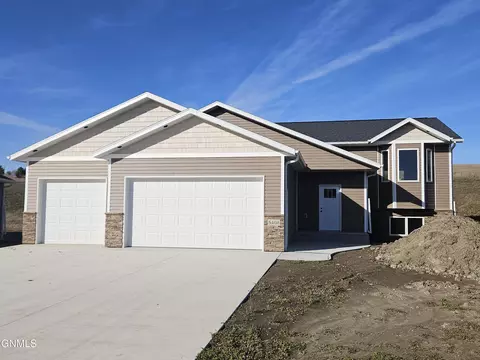 5408 Titanium Dr, Bismarck, ND 58503