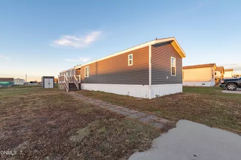 289 Partridge Ln, Lincoln, ND 58504
