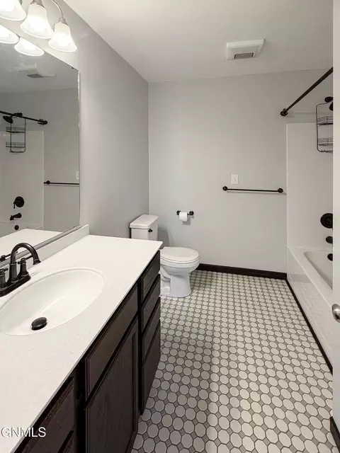 Bath - 14753 Lambert St, Williston, ND 58801 photo 1 of 6