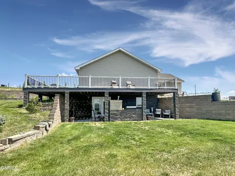Exterior - 14753 Lambert St, Williston, ND 58801 photo 7 of 11