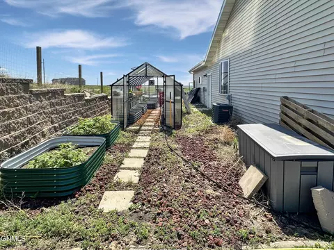 Exterior - 14753 Lambert St, Williston, ND 58801 photo 4 of 11