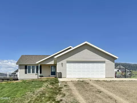 14753 Lambert St, Williston, ND 58801