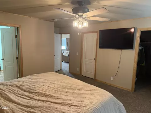 Bedroom - 14985 Hoss St, Williston, ND 58801 photo 3 of 3