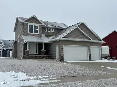 1218 Salmon St, Bismarck, ND 58503