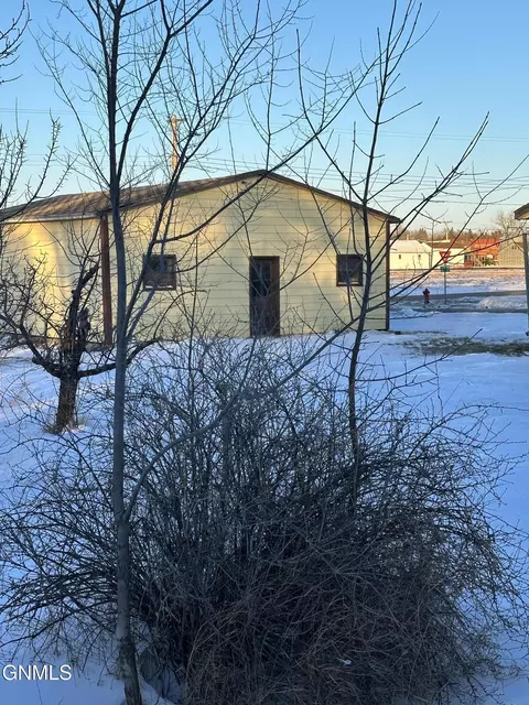 202 7th St S, New Salem, ND 58563