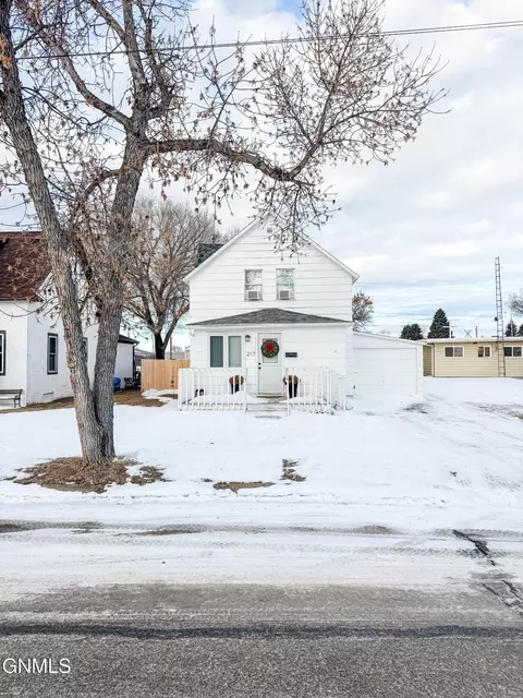 217 Jackson St N, Plentywood, MT 59254