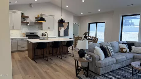 5808 Gold Dr, Bismarck, ND 58503
