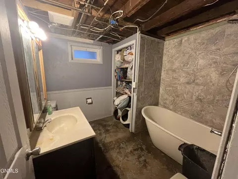 1108 15th St N, Bismarck, ND 58501 photo 7