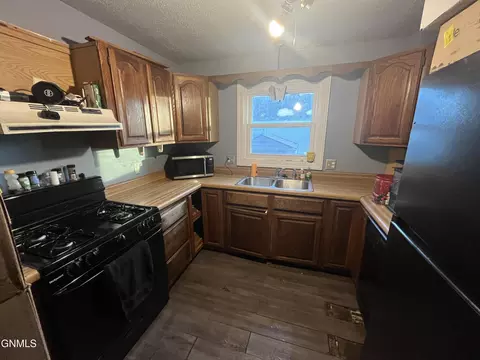 1108 15th St N, Bismarck, ND 58501 photo 4