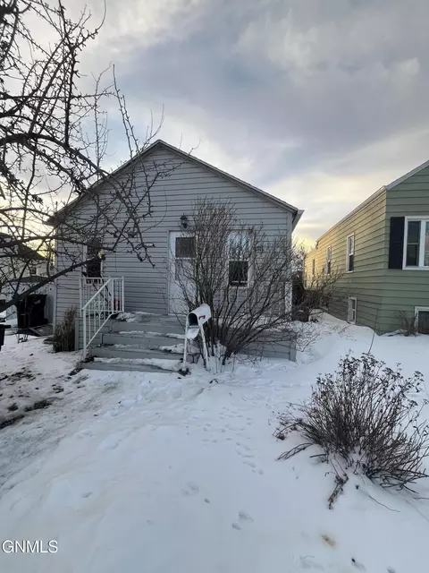 1108 15th St N, Bismarck, ND 58501