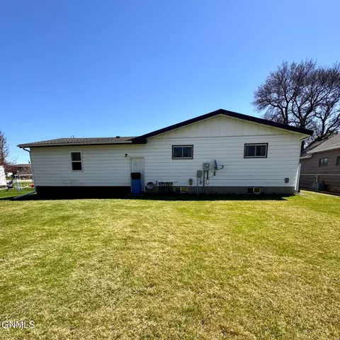 Exterior - 116 5th St E, Napoleon, ND 58561 photo 3 of 4