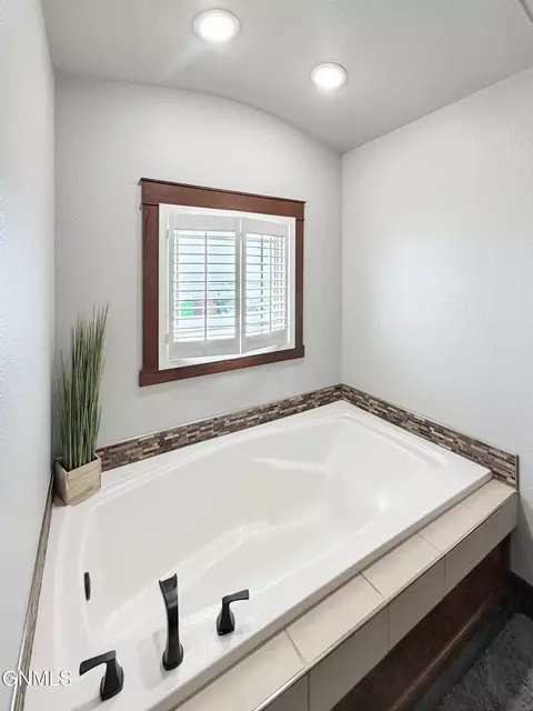 Bath - 14736 Lambert St, Williston, ND 58801 photo 3 of 6