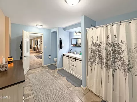 Bath - 14736 Lambert St, Williston, ND 58801 photo 6 of 6