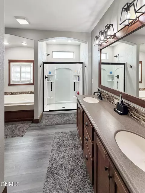 Bath - 14736 Lambert St, Williston, ND 58801 photo 1 of 6