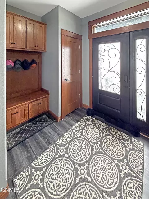 Entry Way - 14736 Lambert St, Williston, ND 58801 photo 2 of 4