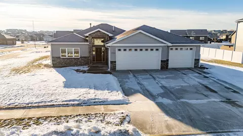 5316 Mica Dr, Bismarck, ND 58503