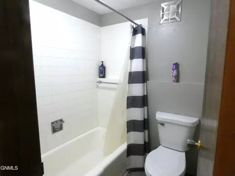 Bath - 607 Interstate Ave E, Bismarck, ND 58503 photo 3 of 4