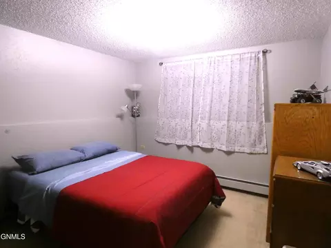 Bedroom - 607 Interstate Ave E, Bismarck, ND 58503 photo 3 of 5
