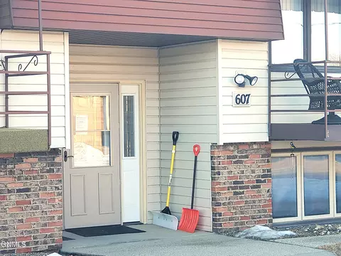 Exterior - 607 Interstate Ave E, Bismarck, ND 58503 photo 2 of 2