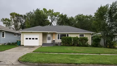 1419 19th St, Bismarck, ND 58501