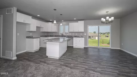 1709 Blackstone Loop E, Beulah, ND 58523 photo 6