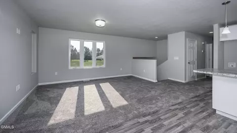 1709 Blackstone Loop E, Beulah, ND 58523 photo 8