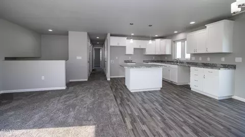 1709 Blackstone Loop E, Beulah, ND 58523 photo 5