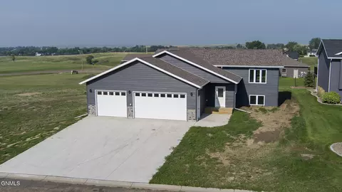 1709 Blackstone Loop E, Beulah, ND 58523 photo 39
