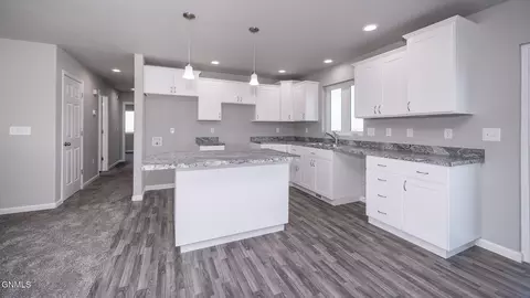 1709 Blackstone Loop E, Beulah, ND 58523 photo 9