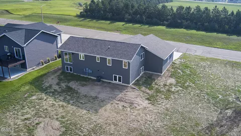 1709 Blackstone Loop E, Beulah, ND 58523 photo 42