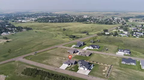 1709 Blackstone Loop E, Beulah, ND 58523 photo 45