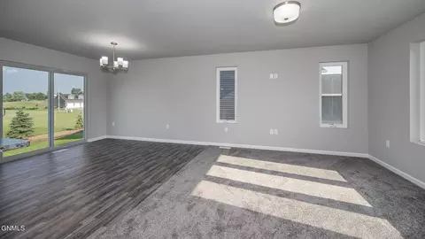 1709 Blackstone Loop E, Beulah, ND 58523 photo 7
