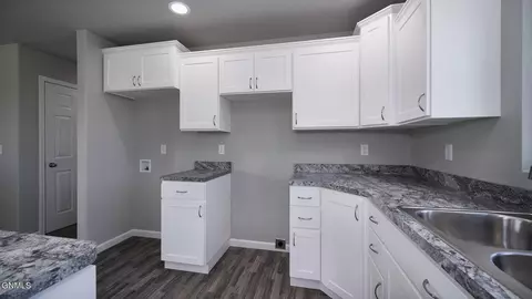 1709 Blackstone Loop E, Beulah, ND 58523 photo 10