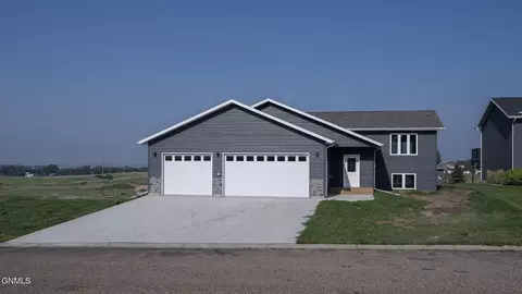 1709 Blackstone Loop E, Beulah, ND 58523 photo 44